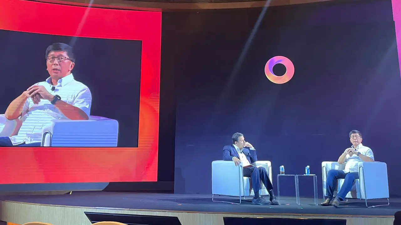 Managing Director Emtek dan CEO SCM, Sutanto Hartono menjadi pembicara di APOS Summit in Singapore, Rabu (28/9/2022). (Dok. Vidio)