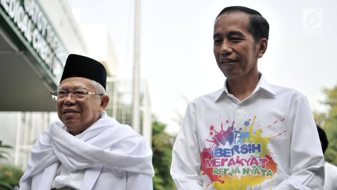 Lihat Kemeja Motif Unik Jokowi Saat Cek Kesehatan di RSPAD