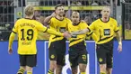 Pemain Borussia Dortmund, Niclas Fuellkrug, bersama Donyell Malen, merayakan gol ke gawang SC Freiburg pada laga Liga Jerman di Stadion Signal Iduna Park, Sabtu (10/2/2024). Die Borussen menang tiga gol tanpa balas. (AP Photo/Martin Meissner)