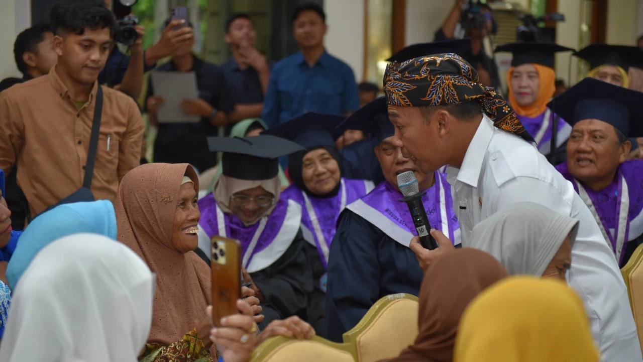 FOTO: Lansia Berdaya Menuju Usia Senja yang Sehat dan Produktif