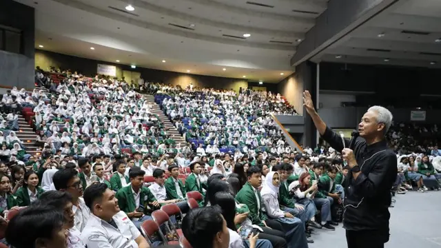 Bakal Calon Presiden (Bacapres) Ganjar Pranowo memberikan kuliah umum dalam Pengenalan Kehidupan Kampus Mahasiswa Baru (PKKBM) Universitas Pasundan (Unpas), Selasa (3/10) (Istimewa)