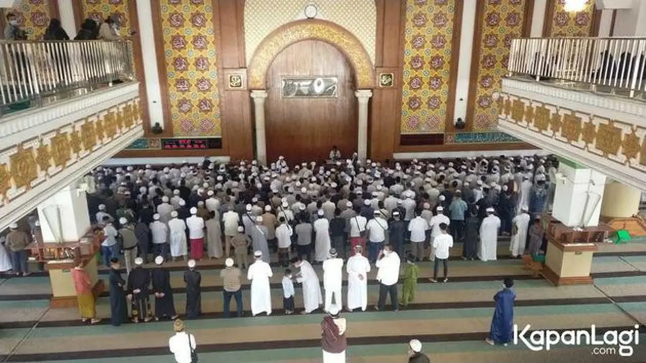 7 Momen Salat Jenazah Ameer Azzikra, Dihadiri Banyak Pelayat