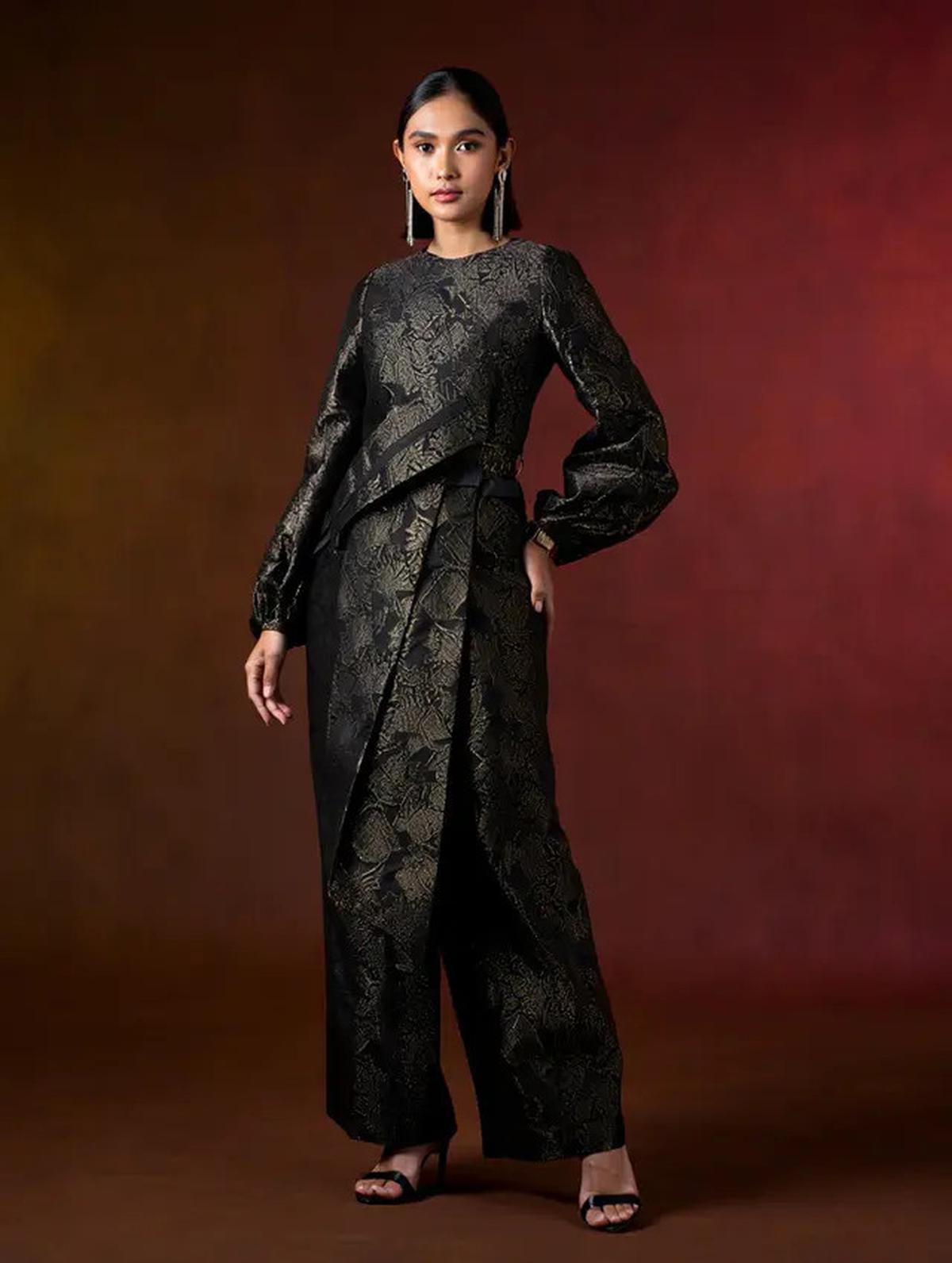 7 Model Baju Brokat Setelan Celana Panjang dengan Desain Anti Basic tapi Classy