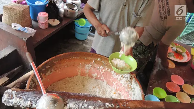 Tradisi Buka Puasa Bersama dengan Bubur India di Masjid Pekojan Semarang
