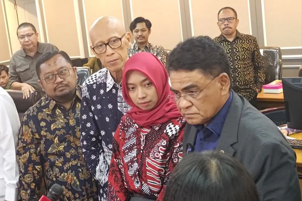 Wakil Ketua Komisi XIII DPR RI Andreas Hugo Pareira dan Istri Arya Daru