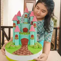 Mimpi bisa jadi kenyataan. Seperti Odetta Jeffin yang mewujudkannya dengan menekuni bisnis kue miliknya.