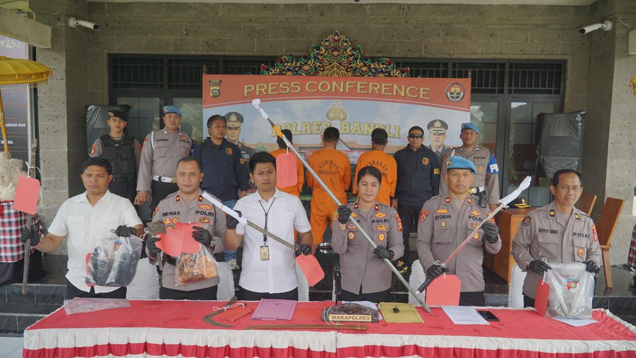Polres Bangli saat melakukan rilis peristiwa pembunuhan di Desa Songan, Kecamatan Kintamani, Bangli, Bali, Rabu (15/10)