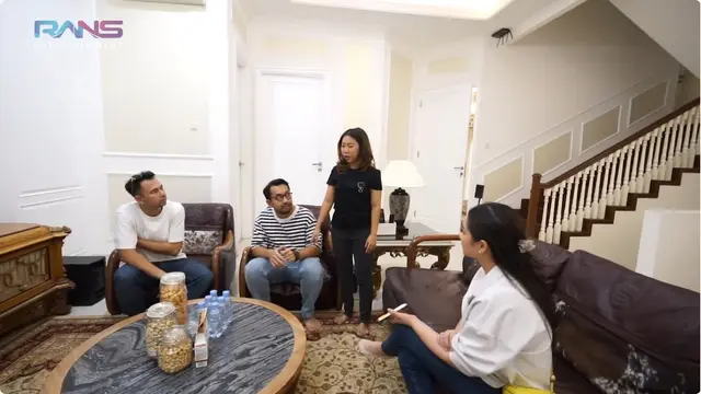 Potret Ruang Keluarga Rumah Kiky Saputri (YouTube Rans Entertainment)