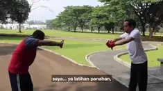 Vlog Presiden Joko Widodo sedang latihan tinju bersama ajudannya di Istana Kepresidenan Bogor.