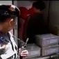 Sejumlah soal dan lembar jawaban juga mulai di distribusikan dengan pengawalan ketat polisi.