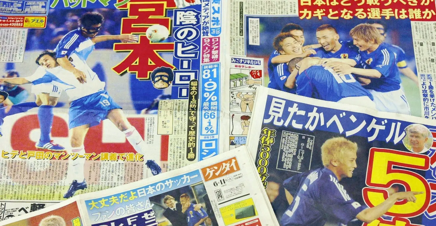 Beberapa terbitan harian cetak di Jepang saat gelaran Piala Dunia 2002 berlangsung. (The Guardian). 
