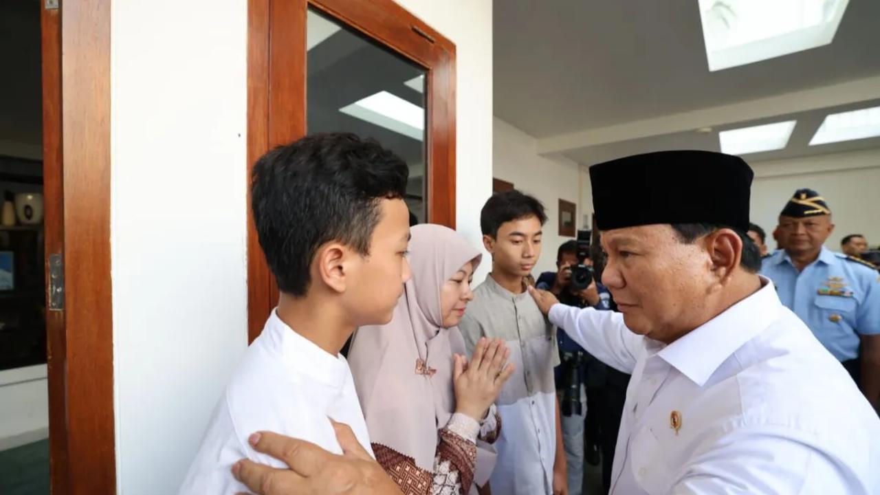 Pesawat lainnya, yakni bernomor TT-3103 yaitu Mayor Pnb Yuda A. Seta dan Kolonel Pnb Subhan.<br>