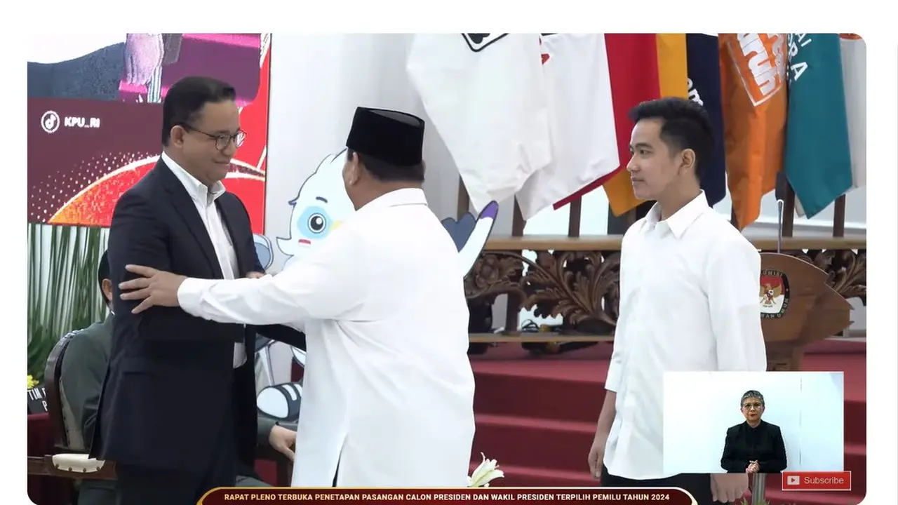Momen Presiden Terpilih 2024 Prabowo Subianto bersalaman dengan Calon Presiden (Capres) Nomor Urut 01 Anies Baswedan usai menyampaikan pidato di Komisi Pemilihan Umum Republik Indonesia (KPU RI).