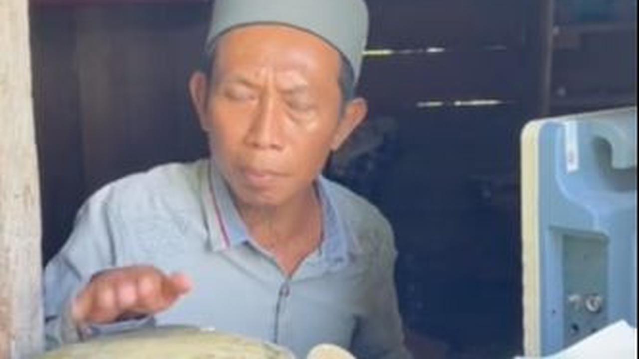 Di akhir video, sang perekam video akhirnya memutuskan untuk membeli dua batu yang besar.<br>