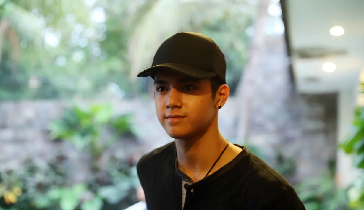 Memang belum ada kepastian mengenai hubungan antara Al Ghazali dan wanita cantik tersebut. Namun dari beberapa foto yang diunggah Al dan Alyssa sendiri menunjukkan jika mereka memiliki hubungan istimewa. (Nurwahyunan/Bintang.com)