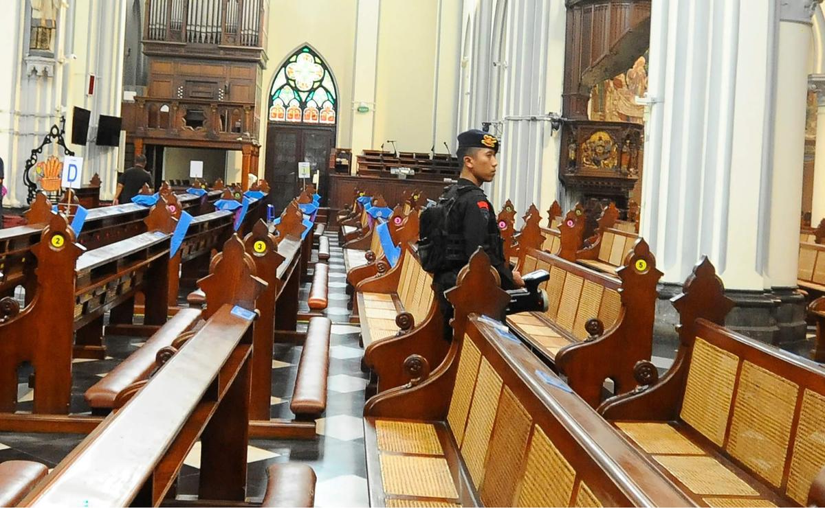 Pengamanan ketat Gereja Katedral Jakarta jelang Natal
