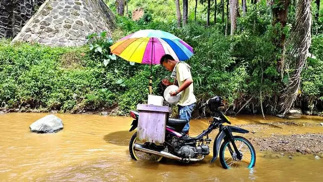 6 Pedagang Kocak Anti Mainstream, Lapaknya Bikin Ngakak