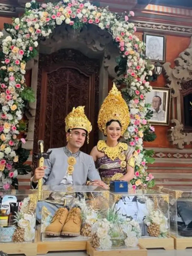 Potret Busana Pernikahan Laura Theux dan Indra Brotolaras yang Sarat akan Budaya Bali