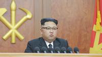 Kim Jong-un menyampaikan pidato tahun baru di Pyongyang (Reuters)