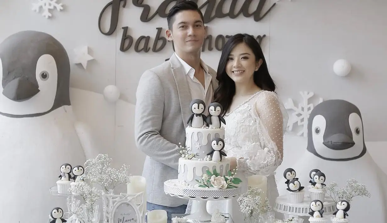 Beberapa potret keceriaan pasangan ini dibagikan di akun Instagram keduanya. Potret kemesraan pasangan ini begitu terlihat dalam acara tersebut. (Instagram/frandaaa87)