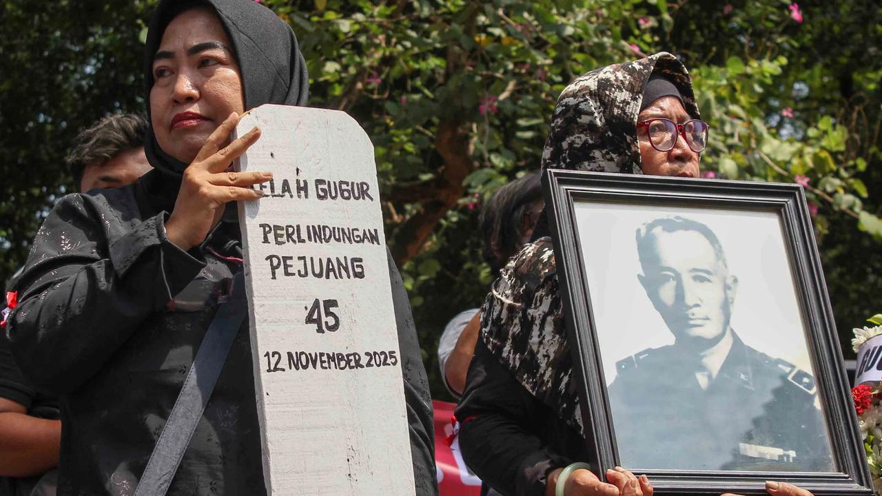 FOTO:  Aksi Putra-Putri Pejuang 45 di Monas Soroti Pengosongan Rumah di Kompleks Berlan