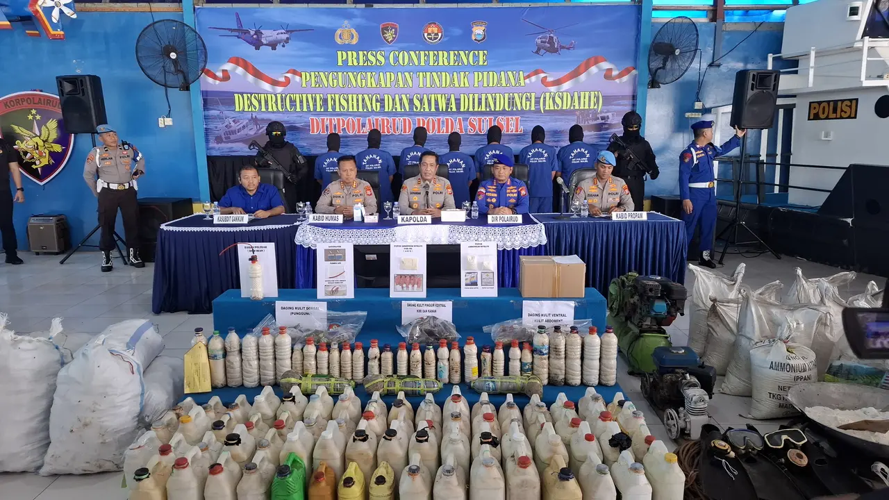 Direktorat Polisi Perairan dan Udara (Ditpolairud) Polda Sulawesi Selatan berhasil mengungkap praktik penangkapan ikan menggunakan bahan peledak atau destructive fishing yang berlangsung secara terorganisir dan melibatkan jaringan lintas daerah hingga lua