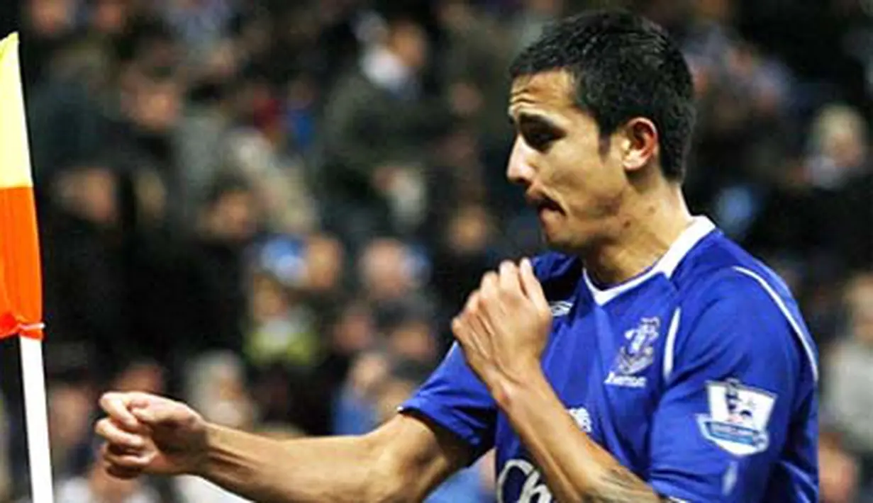 Everton's Australian Midfielder Tim Cahill celebrates scoring a goal during their Premier League match against Manchester City at the City of Manchester Stadium on December 13, 2008. AFP PHOTO/Glyn Kirk