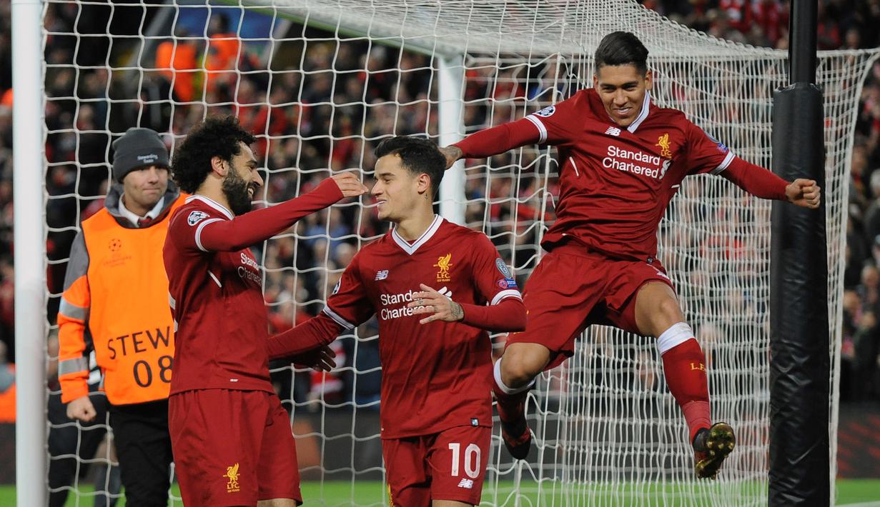 Pemain Liverpool, Philippe Coutinho berselebrasi setelah berhasil mencetak gol ke gawang Spartak Moscow pada matchday terakhir Grup E Liga Champions di Stadion Anfield, Kamis (7/12). Liverpool berpesta gol menggilas Spartak Moskow 7-0. (AP/Rui Vieira)