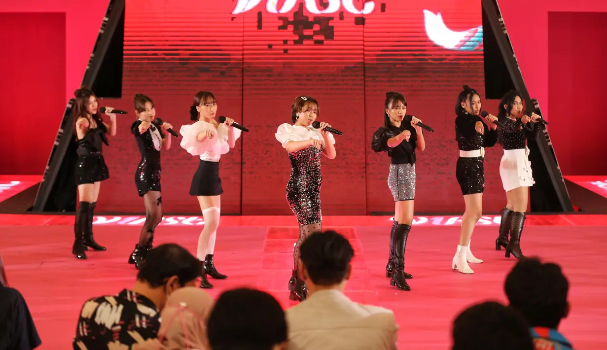 <p>V1RST Debut Performance (foto: Adrian Utama Putra)</p>