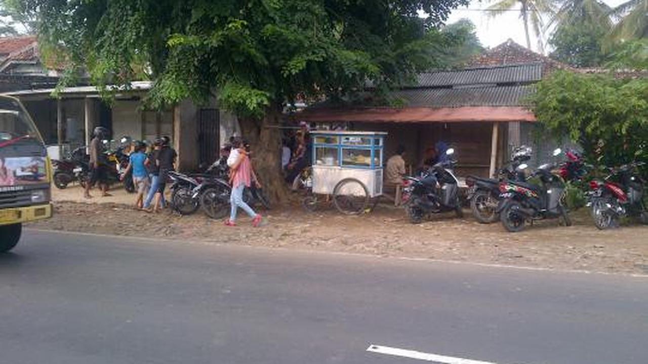 Penasaran, warga ramai-ramai tonton 'babi ngepet'