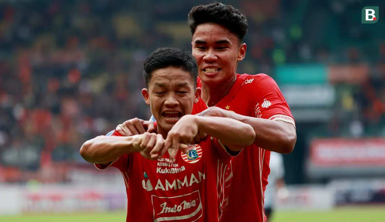 <p>Pemain Persija Jakarta, Rio Fahmi (depan) bersama Muhammad Ferarri melakukan selebrasi setelah mencetak gol kedua Persija ke gawang Rans Nusantara FC pada laga BRI Liga 1 di Stadion Patriot Candrabhaga, Bekasi, Jumat (3/2/2023). (Bola.com/M Iqbal Ichsan)</p>