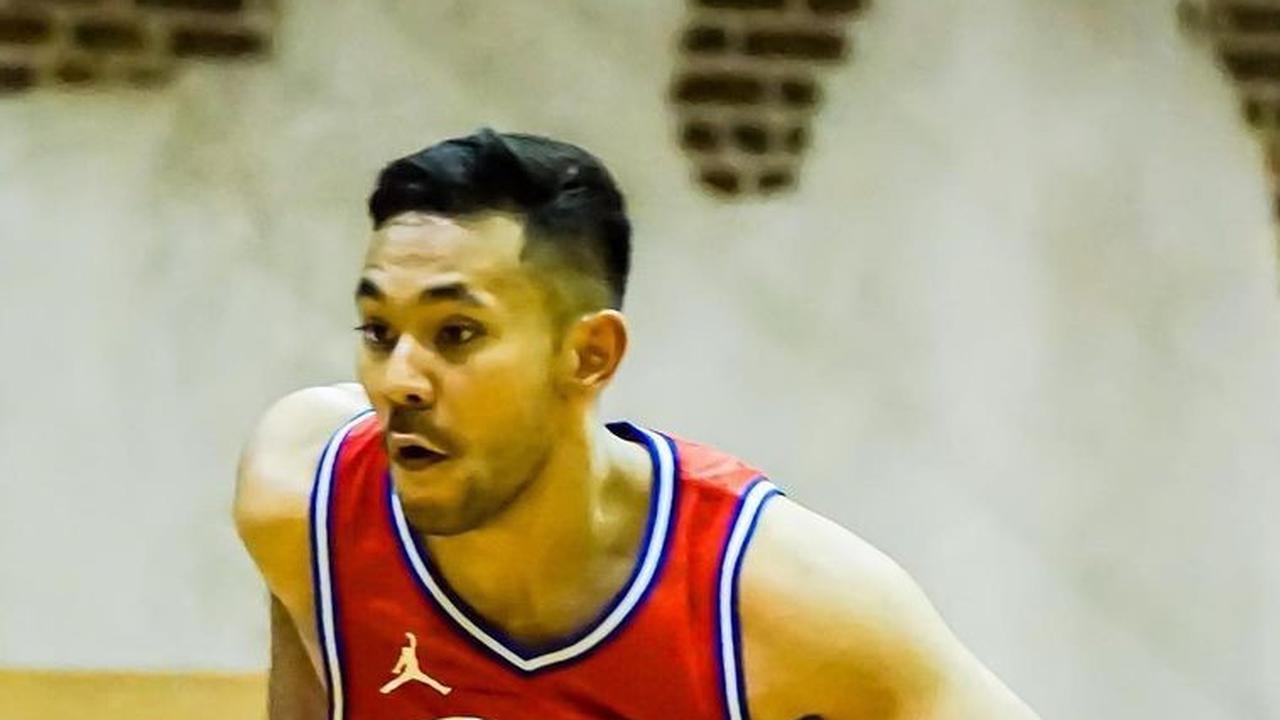 Diego Afisyah tampaknya gemar bermain basket. Ia kerap mengunggah momen saat bermain basket.