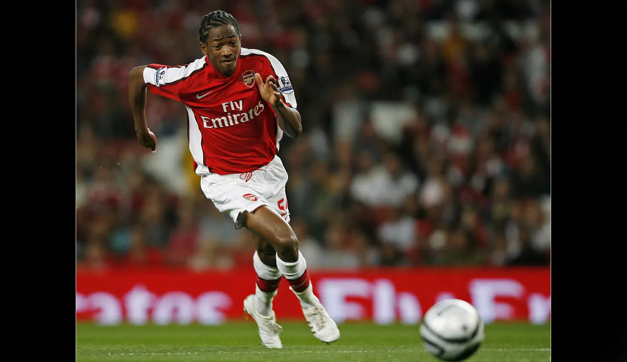 Sanchez Watt merupakan produk Arsenal U-21 yang dipercaya untuk masuk skuad utama dan berhasil mencetak gol pada debutnya dalam kemenangan atas West Brom di Piala Liga musim 2009/2010. Namun, namanya tidak pernah terlihat lagi sejak saat itu. Setelah beberapa kali dipinjamkan ke klub lain, Watt akhirnya memilih berkarier di India bersama Kerala Blasters. Dia terakhir bermain untuk Wealdstone pada musim 2019/2020. (AFP/Glyn Kirk)