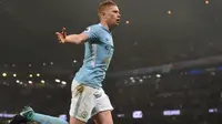 Pemain Manchester City, Kevin De Bruyne menyumbangkan satu gol dan satu assist saat timnya menang telak atas Tottenham Hotspur pada lanjutan Premier League di Etihad Stadium, Manchester, (16/12/2017). City menang 4-1. (AFP/Paul Ellis)