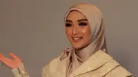 Potret Zaskia Gotik kenakan hijab. (Sumber: Instagram/zaskia_gotix)