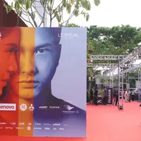 Yogyakarta dipilih untuk memutar perdana film Ada Apa Dengan Cinta 2. Bertempat di Empire XXI, Yogyakarta Sabtu (23/4/2016) malam, sejumlah persiapan dilakukan. (Syaiful Bahri/Bintang.com)