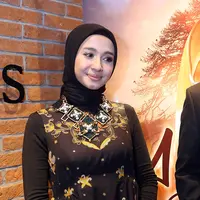 Sebelum Laudya, bintang film 'Aisyah: Biarkan Kami Bersaudara' lain, Ge Pamungkas juga menyempatkan berfoto bersama dengan Anis Baswedan. (Nurwahyunan/Bintang.com)