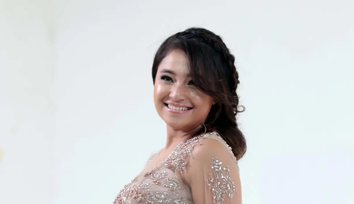 Setelah hubungan rumah tangga Marshanda yang dibangun bersama Ben Kasyafani kandas, Marshanda tidak bisa setiap hari melihat perkembangan buah hatinya. Seperti diketahui, hak asuh putrinya jatuh ke mantan suaminya. (Deki Prayoga/Bintang.com)