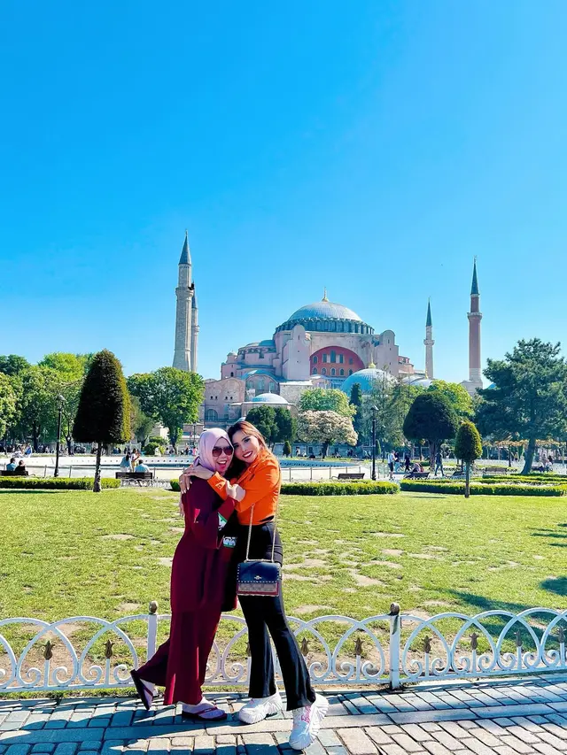7 Pemotretan Eva Belisima di Turki, Kumpul Bareng Rohimah Alli