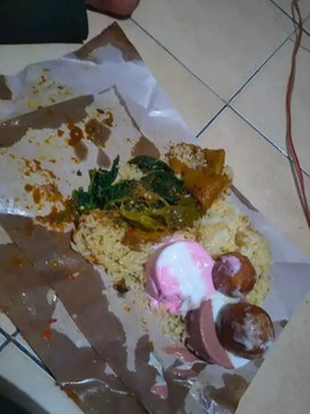 6 Nasi Padang dengan Lauk Tak Biasa Ini Absurd Banget, Kocak