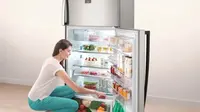 Bingung caranya menyimpan buah dan sayur agar bertahan lama di kulkas? Simak di sini caranya.