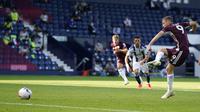 Striker Leicester City Jamie Vardy mencetak dua gol ke gawang West Bromwich pada laga Liga Inggris di The Hawthorns, Minggu (13/9/2020). (Tim Keeton/Pool via AP)