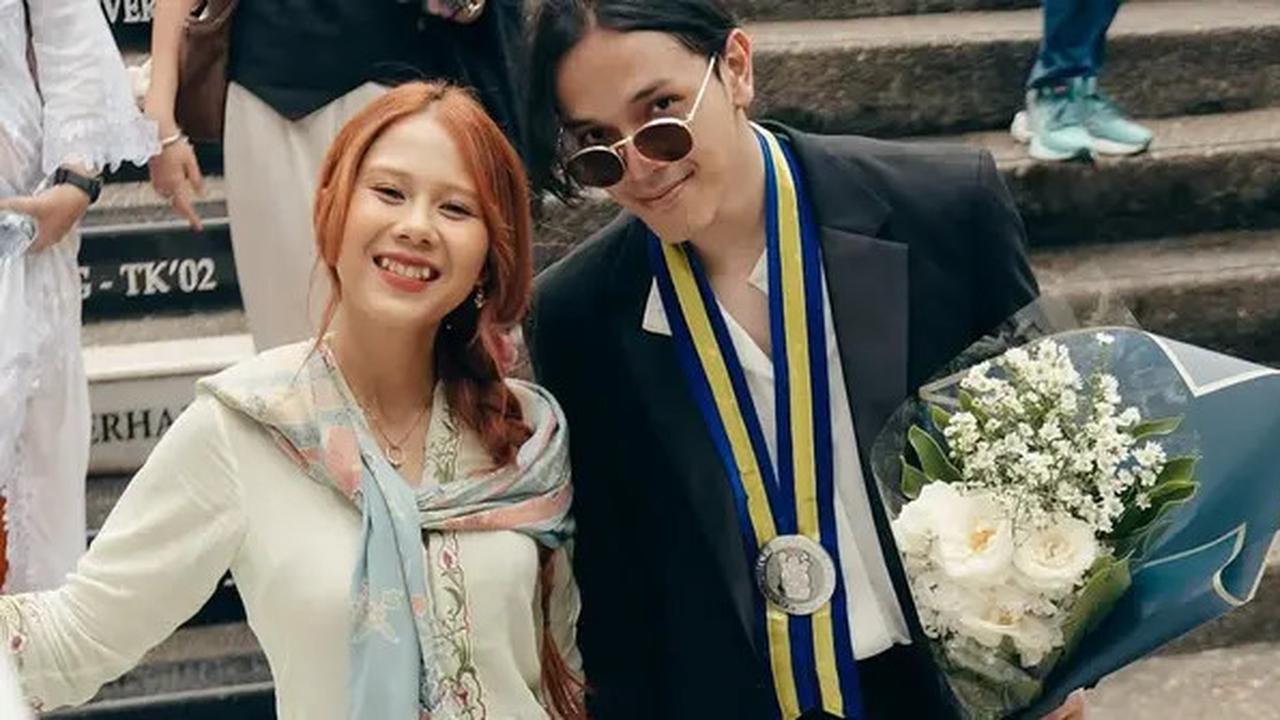 Potret Cantik Anggun Nadin Amizah Pakai Kebaya Encim saat Jadi Pendamping Wisuda Sang Tunangan