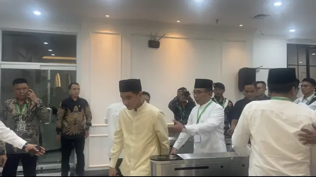 Presiden dan wapres terpilih, Prabowo Subianto-Gibran Rakabuming Raka di Kantor PBNU di Jakarta, Minggu (28/4/2024).