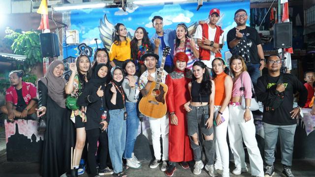 Dodit Mulyanto merilis sebuah lagu berjudul Sehidup Semati Sama Kamu