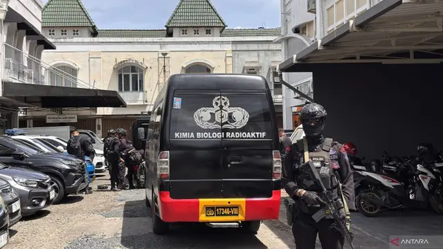 Tim Jibom mendatangi lokasi penemuan Benda Mencurigakan Diduga Bom di Gereja GKPS Bandung