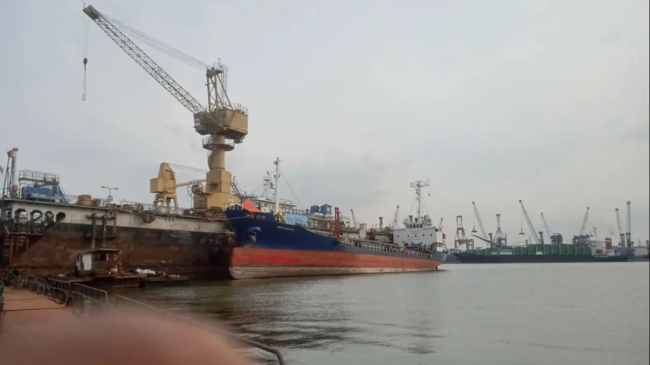 PT Dok dan Perkapalan Surabaya.