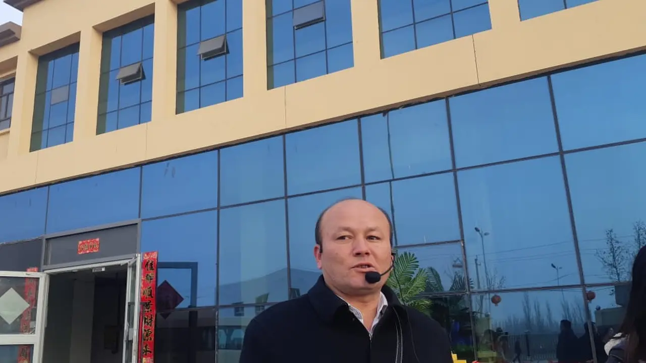 Memeti Ali Tursun, direktur "pusat pelatihan vokasional Shule" di Shule Country, Prefektur Kashgar, Xinjiang  (26/2/2019) (Rizki Akbar Hasan / Liputan6.com)