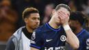 Pemain Chelsea, Conor Gallagher, tampak kecewa setelah ditaklukkan Wolverhampton Wanderers pada laga pekan ke-18 Liga Inggris di Stadion Molineux, Minggu (24/12/2023). Kekalahan ini membuat Chelsea masih terpuruk di posisi sepuluh. Anak asuh Mauricio Pochettino sudah alami nol poin pada delapan pertandingan. (AP Photo/Rui Vieira)
