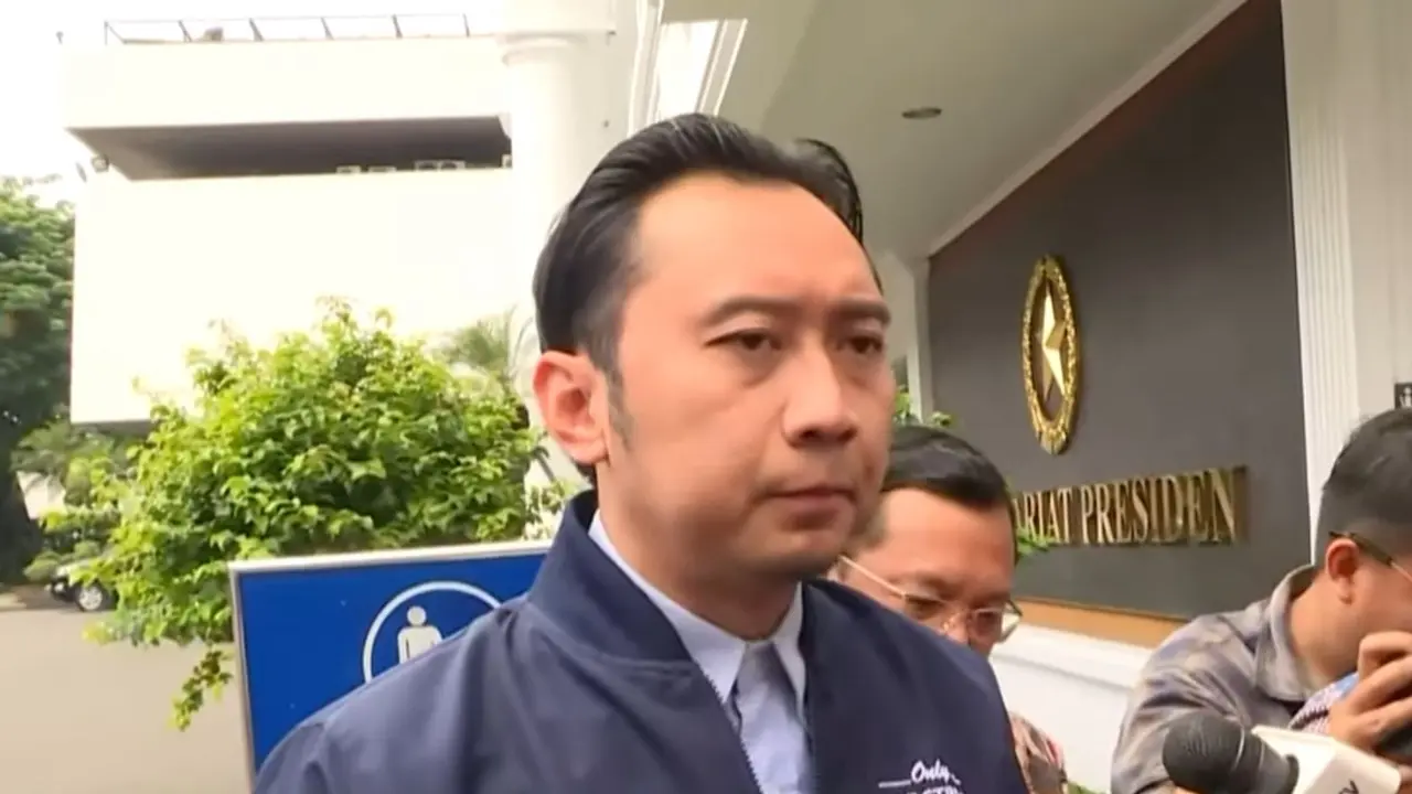 Wakil Ketua Umum Partai Demokrat Eddie Baskoro Yudhoyono tiba di Kompleks Istana Negara Jakarta.